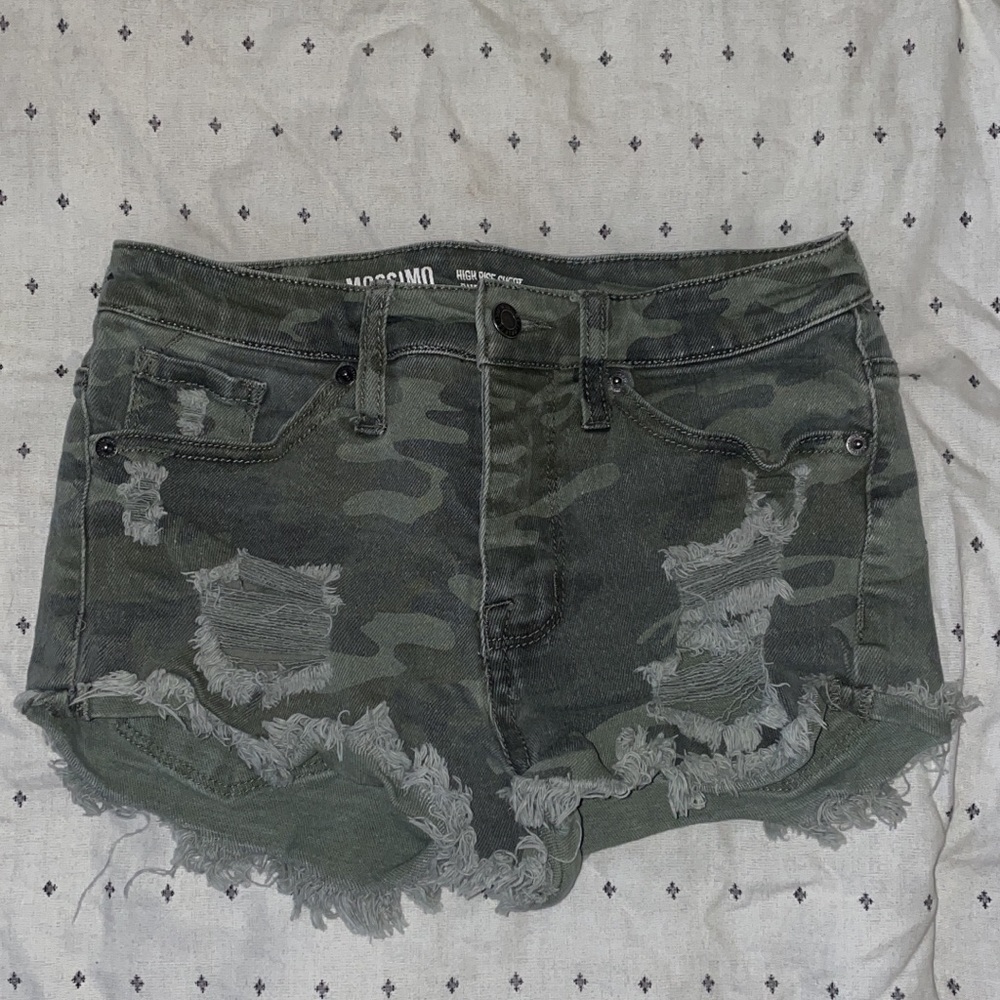 $3 Target camo shorts. Size: 00/24